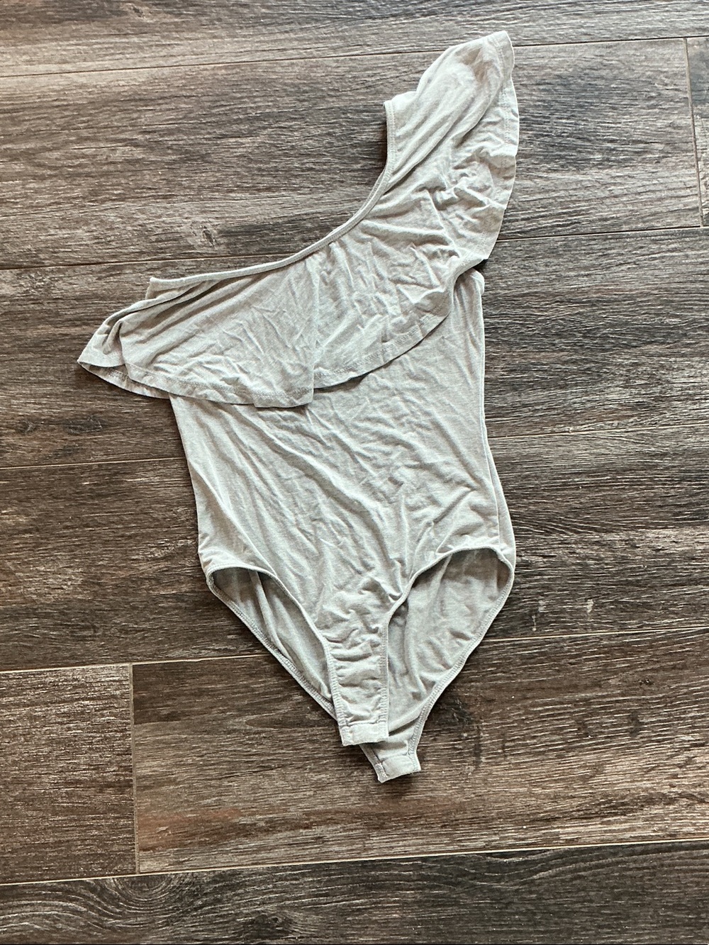 Lush One-Shoulder Ruffle Bodysuit in Light Gray